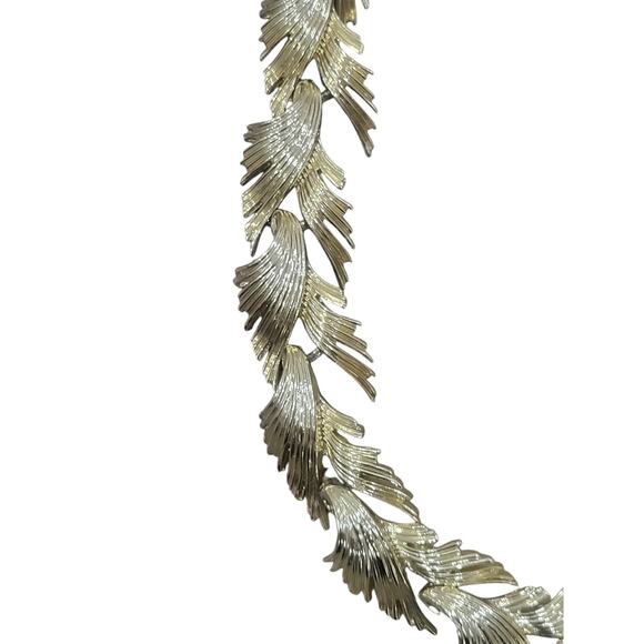 Lisner Floral Leaf Choker Adjustable Necklace 12-15" Gold Tone Vintage Marked - Picture 4 of 8